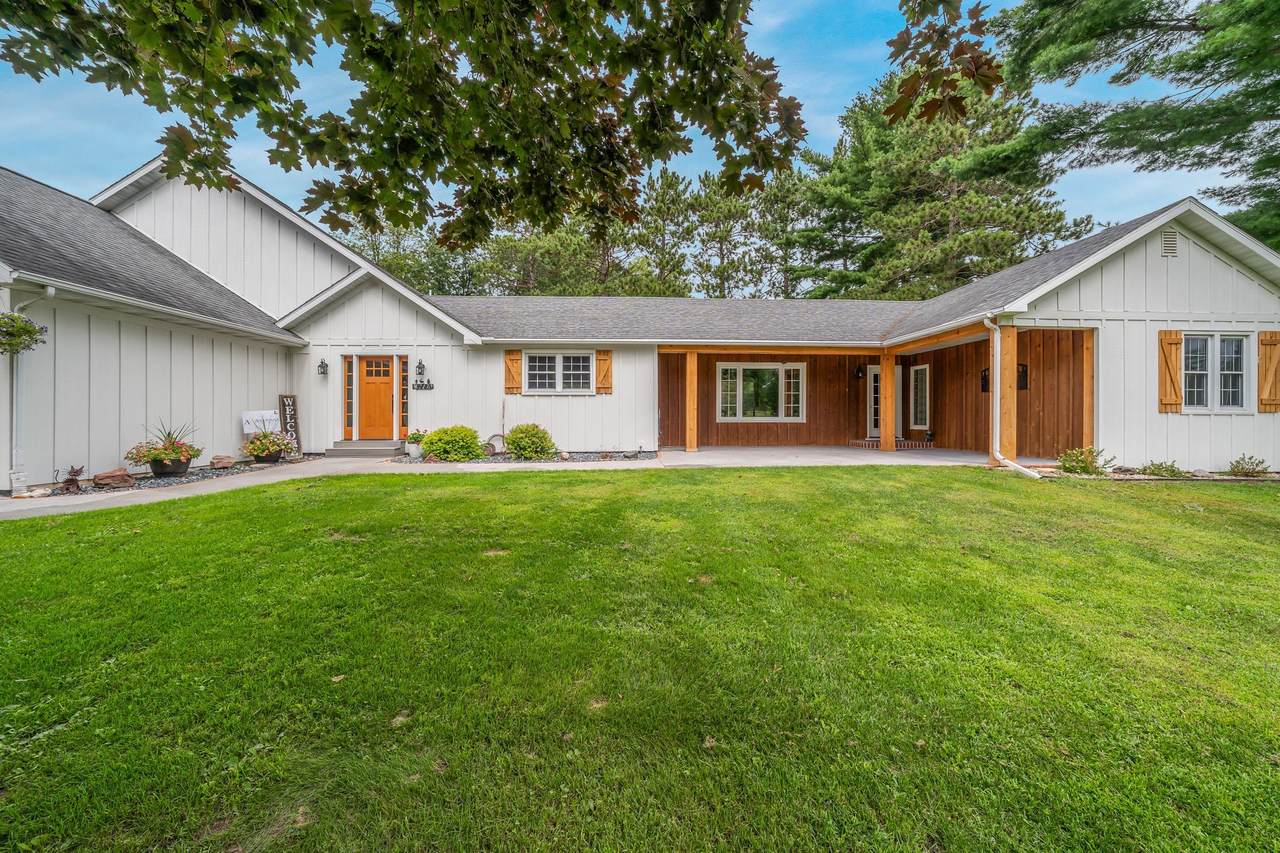 W2130 Dakota Avenue - Photo 1