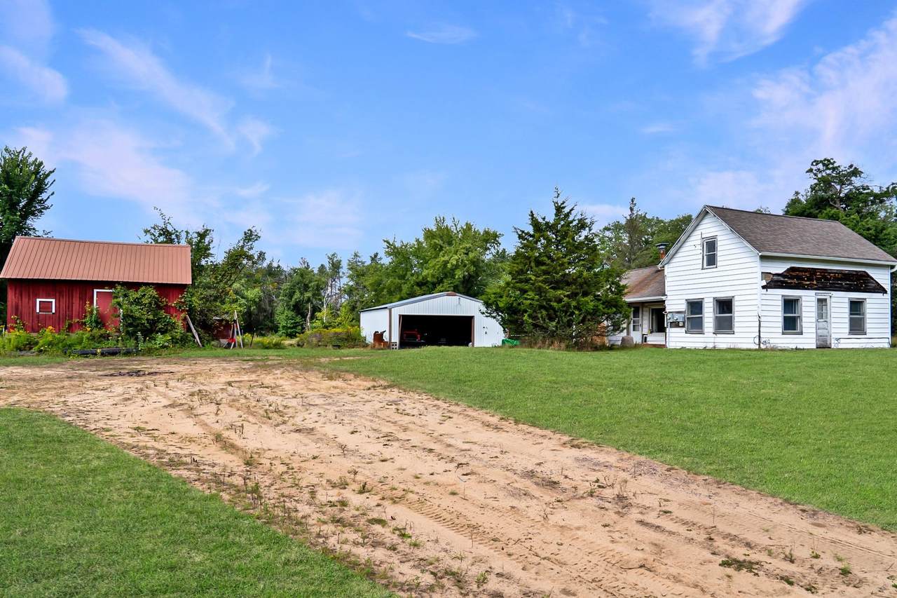 N13067 12TH Avenue - Photo 1