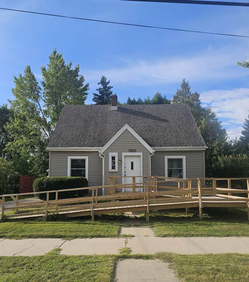 1623 Spencer Street - Photo 1