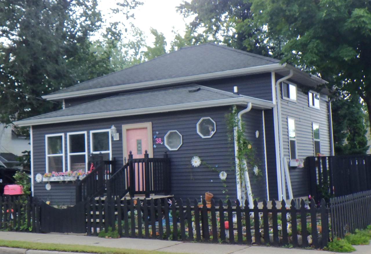 38 5TH Street - Photo 1