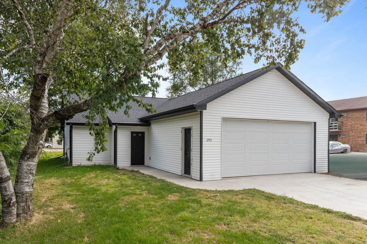 1253 South Park Avenue - Photo 1