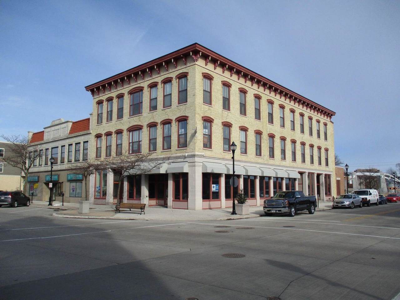 701 8TH Street - Photo 1