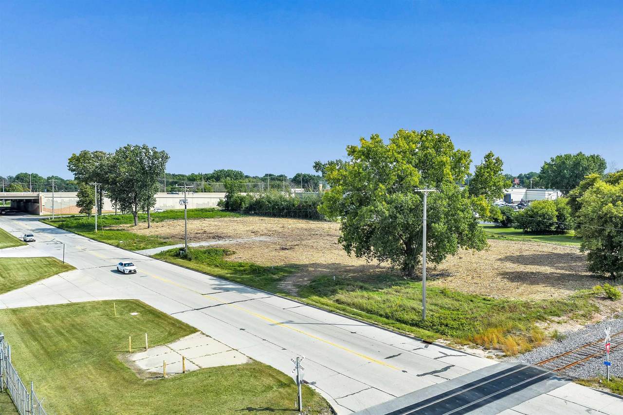 510 Lambeau Street - Photo 1