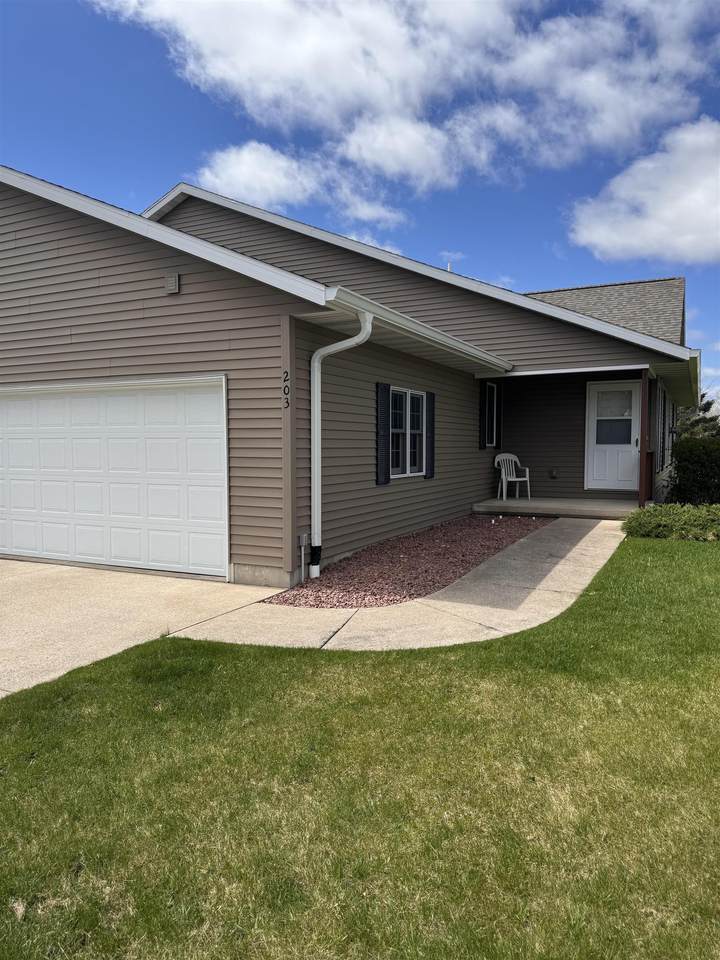 203 Vista Court - Photo 1