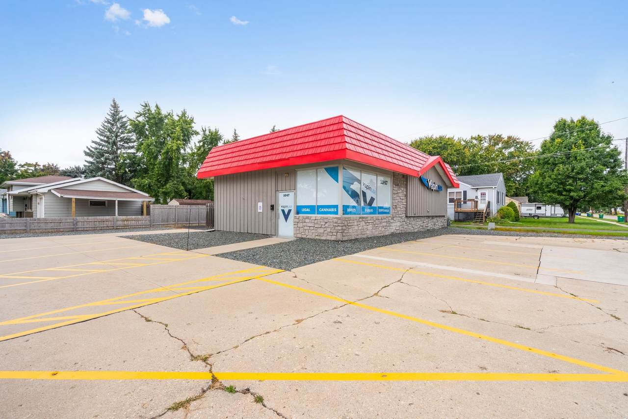 1047 9TH Street - Photo 1