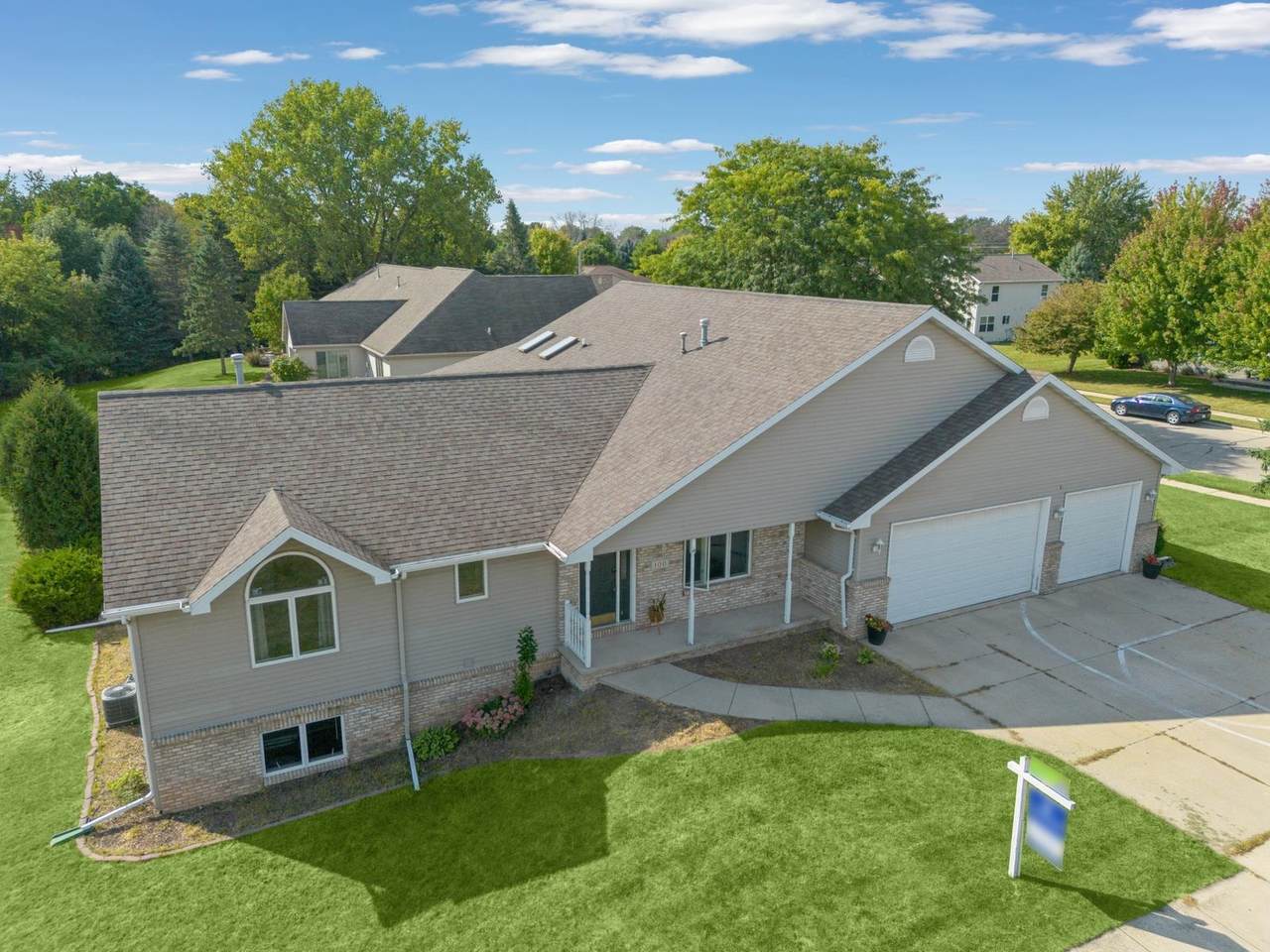 100 Bentwood Drive - Photo 1