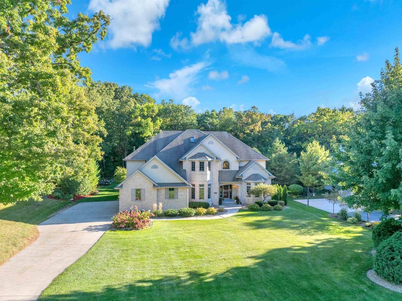 392 Ledgewood Drive - Photo 1