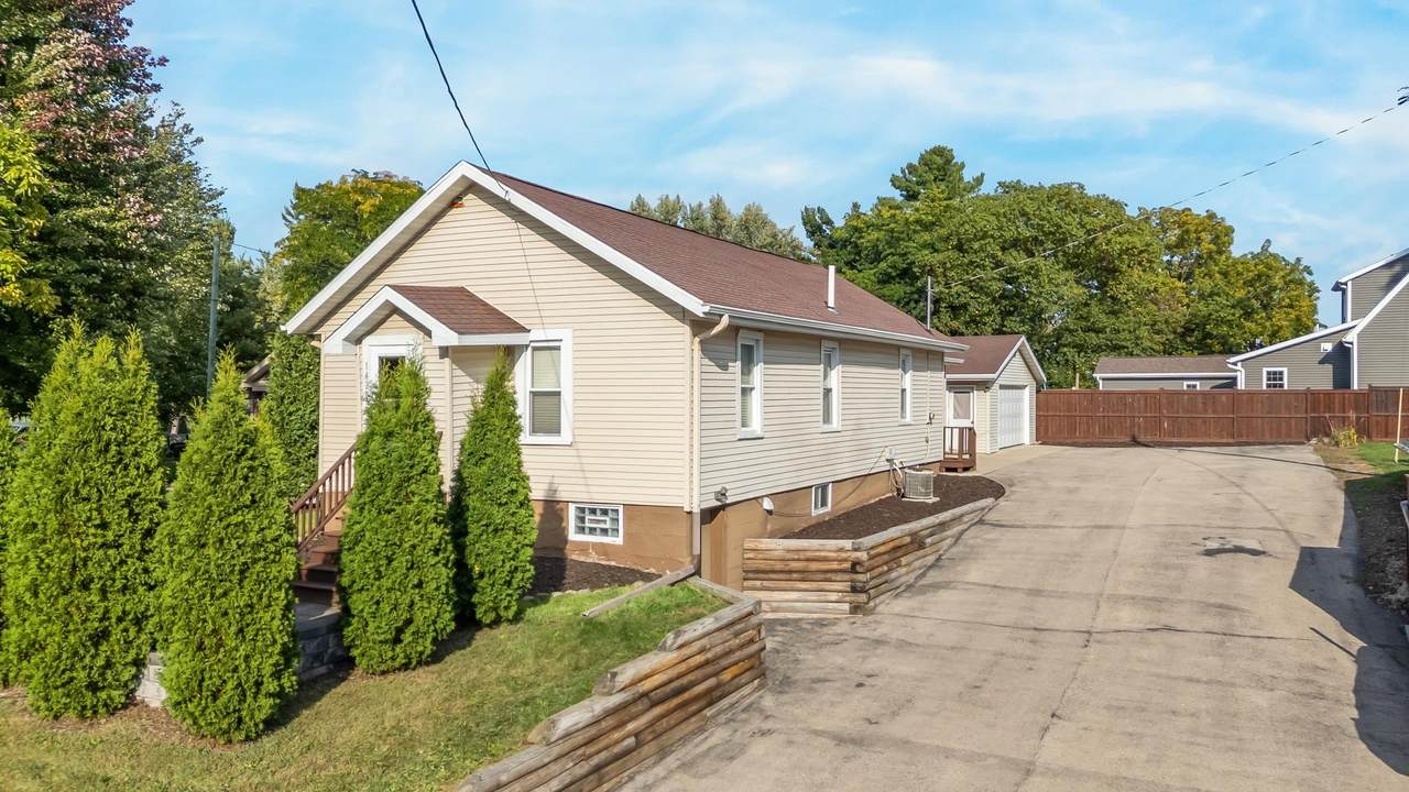 1420 Division Street - Photo 1