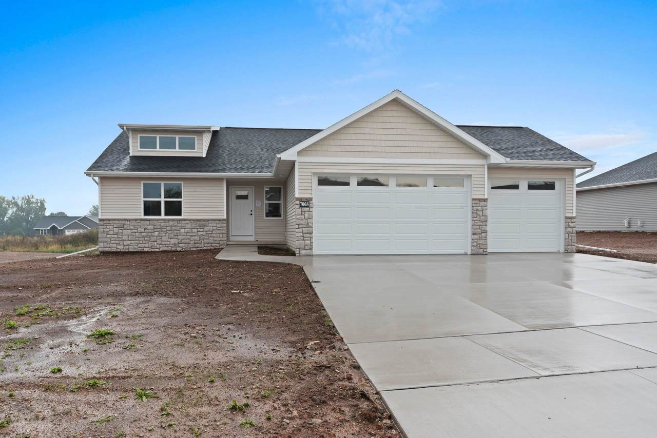 W7068 Jaclyn Lane - Photo 1