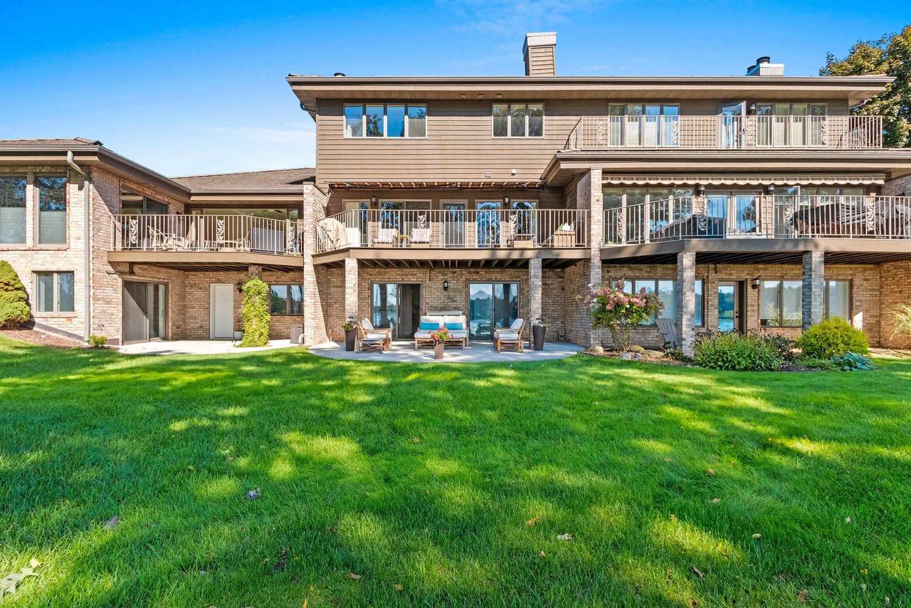 2755 Fox Run - Photo 1