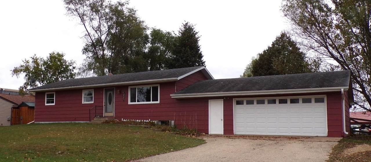 421 Green Meadow Drive - Photo 1