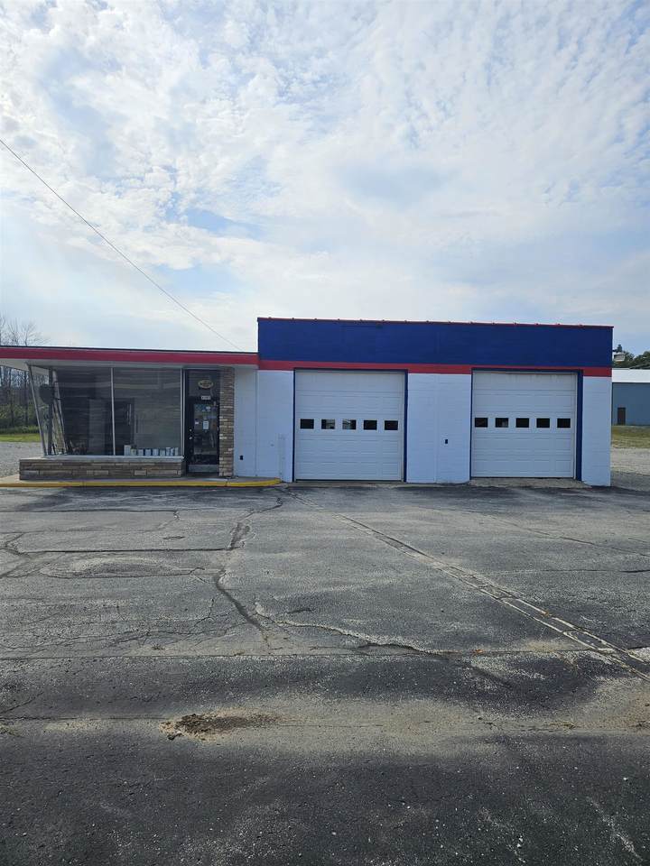 4703 10TH Street - Photo 1