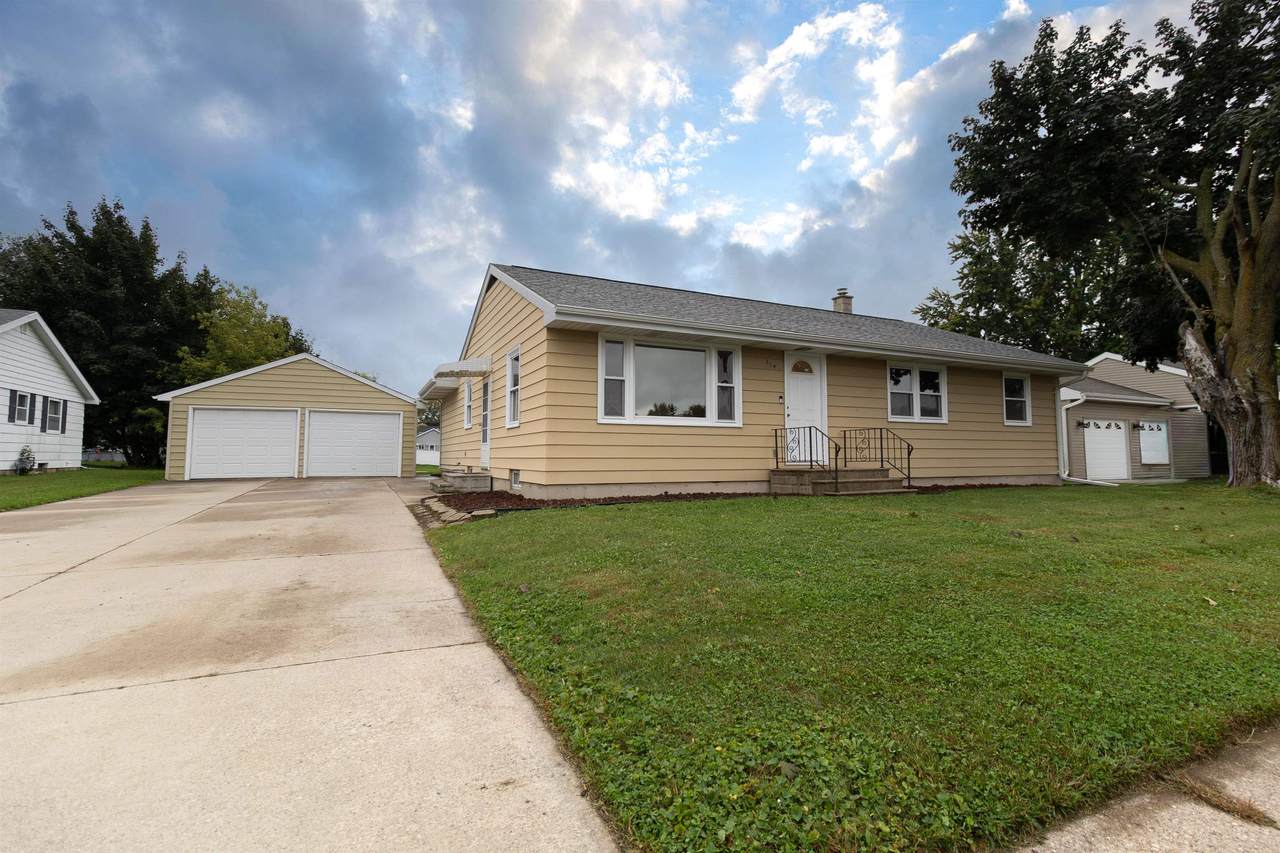 214 Towne Drive - Photo 1