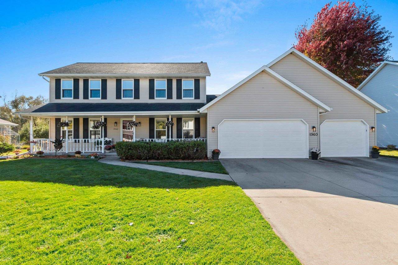 1960 Charles Street - Photo 1