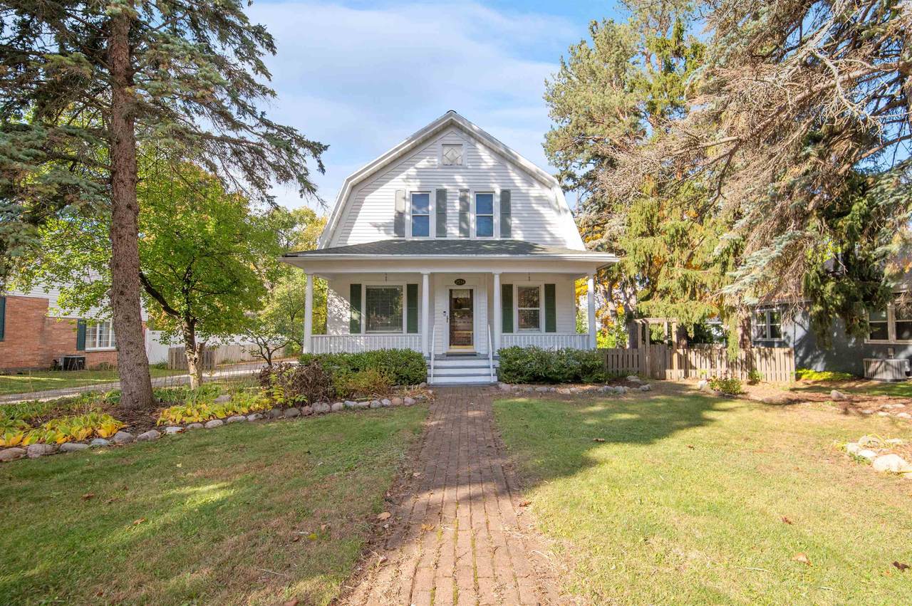 2534 Webster Avenue - Photo 1