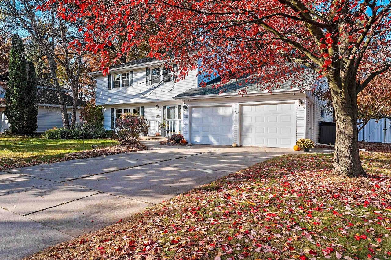 404 Stonehedge Road - Photo 1