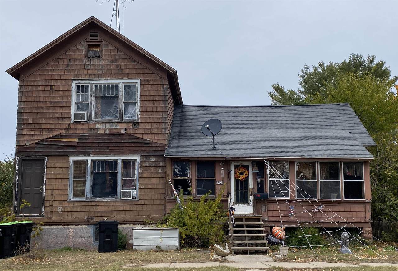 712 7TH Avenue - Photo 1