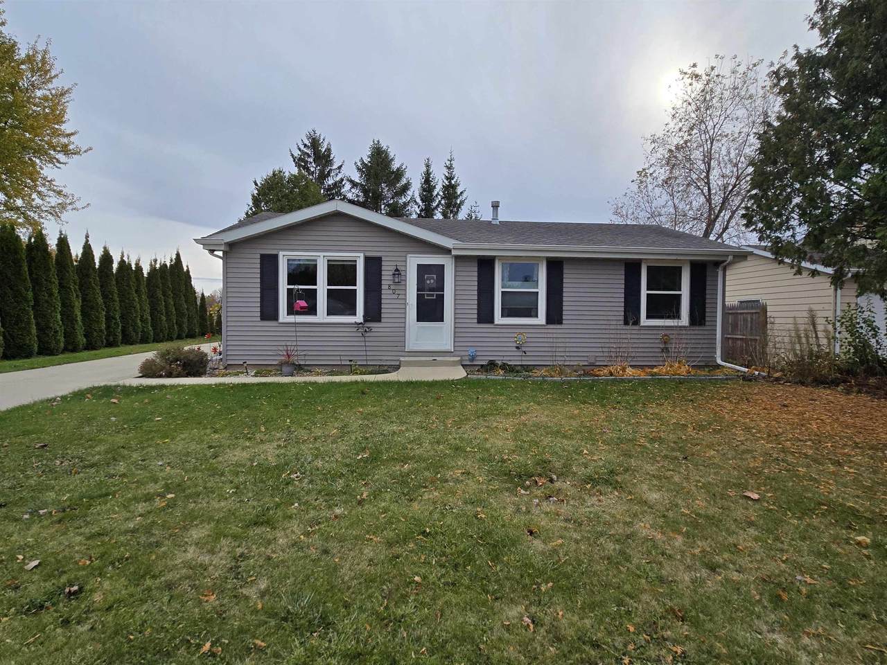 807 Linden Avenue - Photo 1