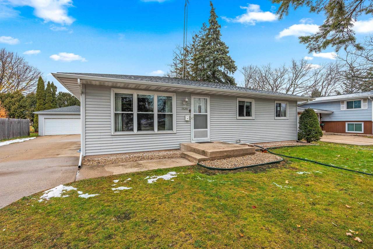 1520 9TH Avenue - Photo 1