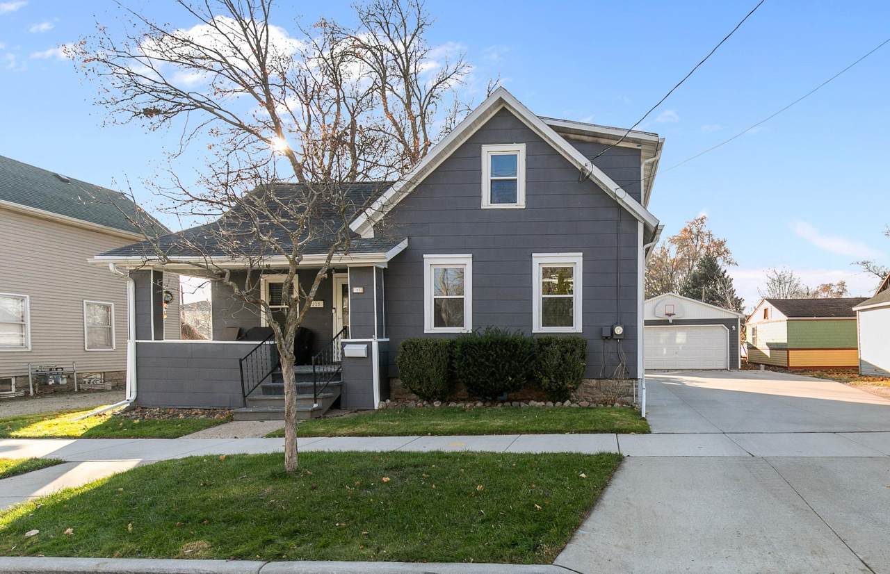 215 Winnebago Street - Photo 1