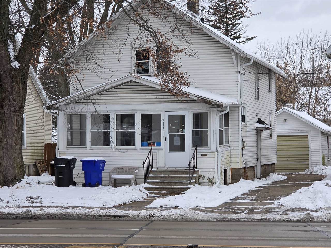 1119 Richmond Street - Photo 1