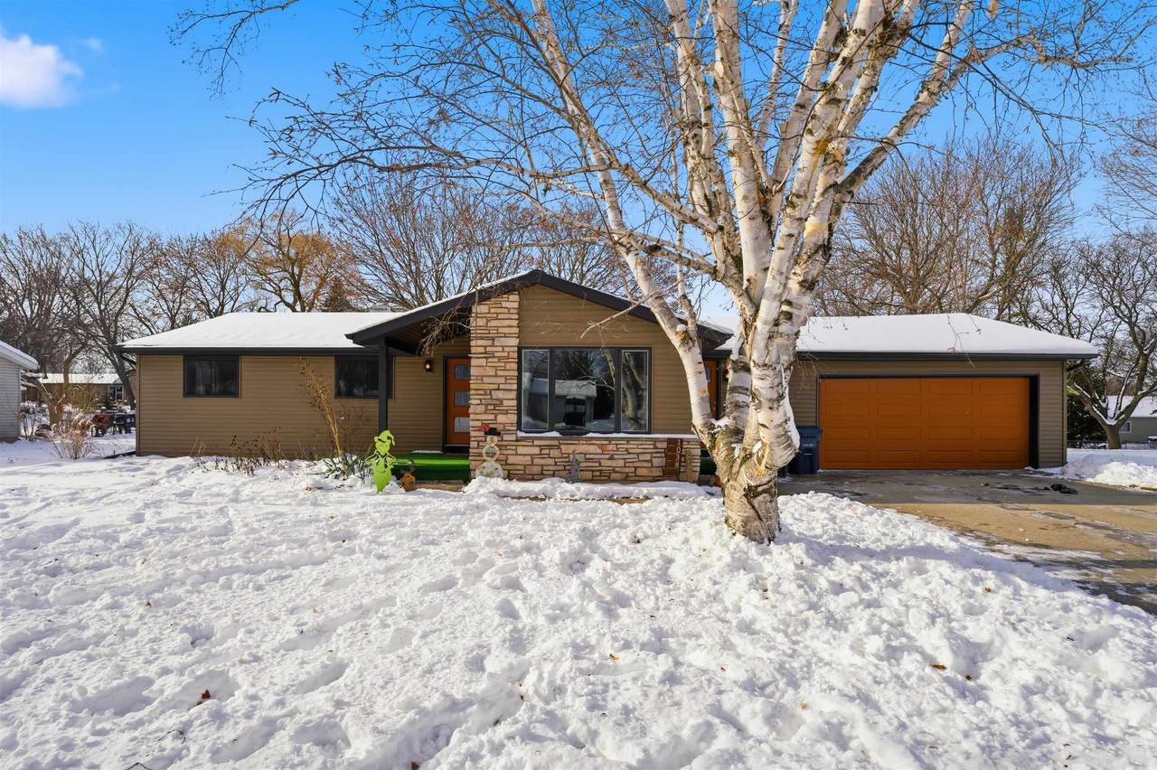 1038 Martin Avenue - Photo 1