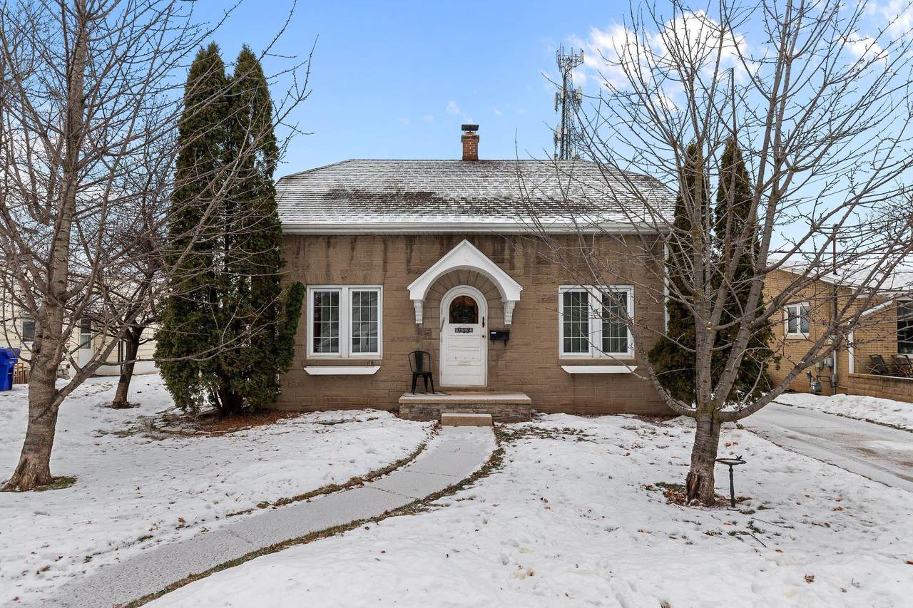 913 Desnoyer Street - Photo 1