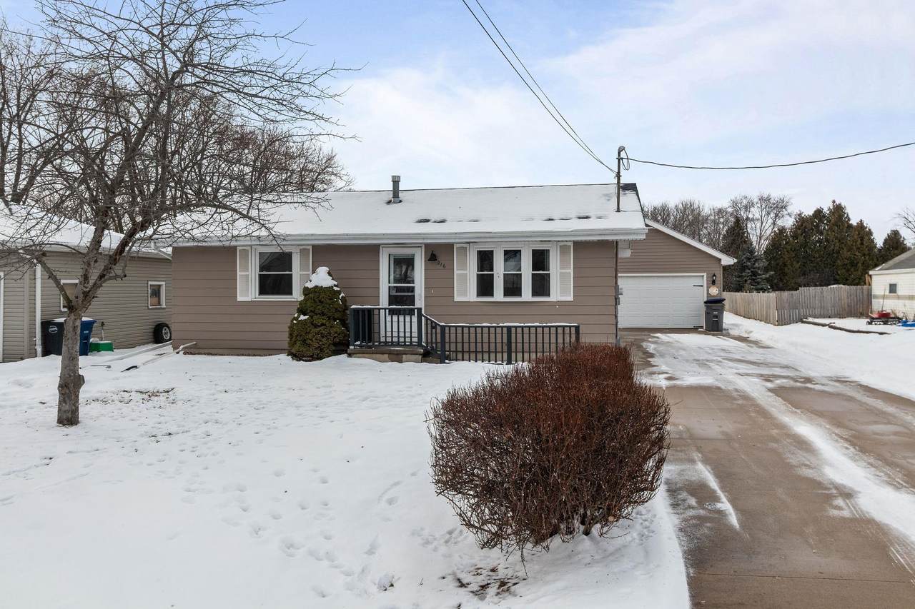 216 Plummer Avenue - Photo 1