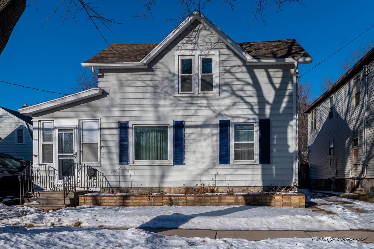 736 8TH Street - Photo 1