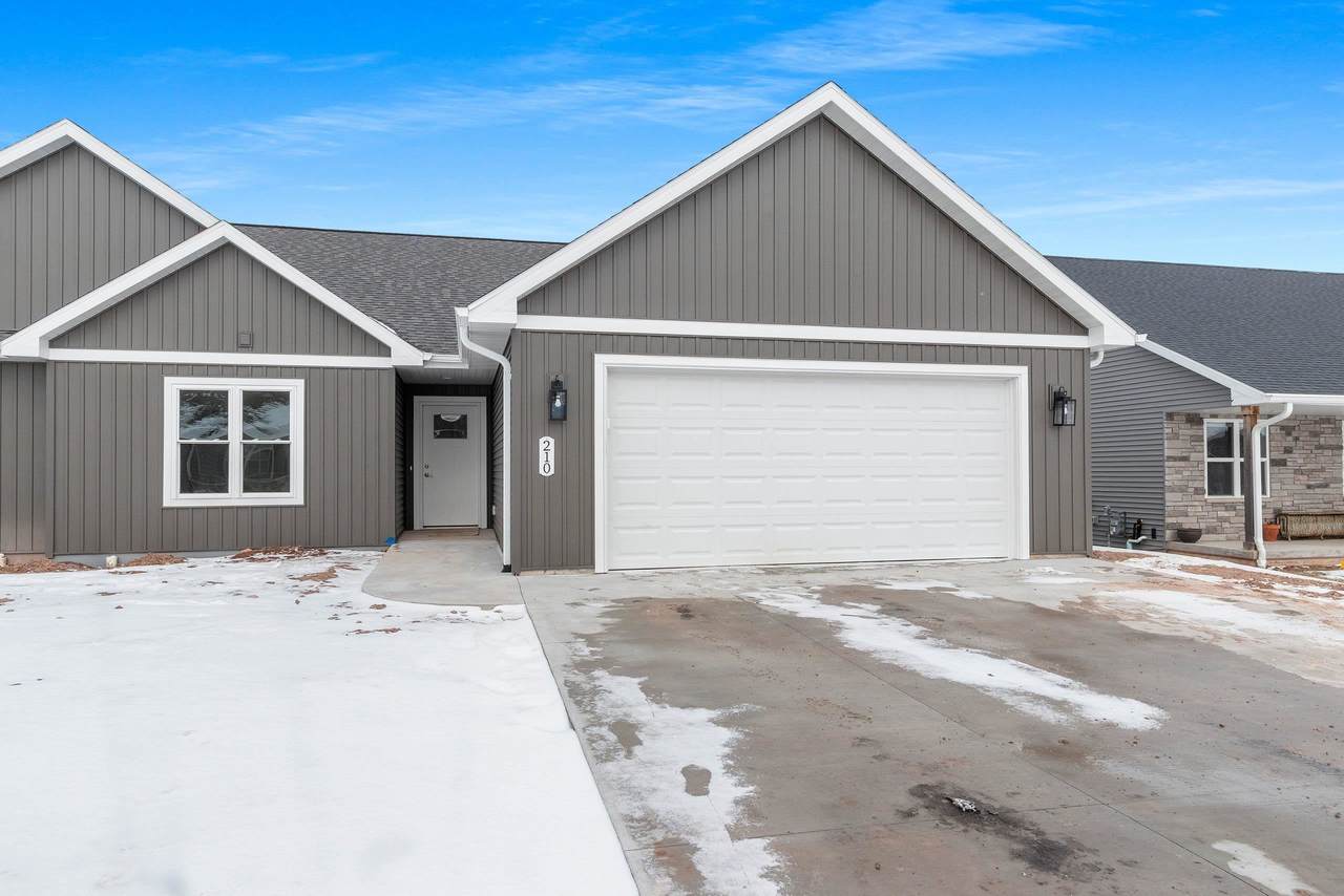 210 Clubhouse Lane - Photo 1