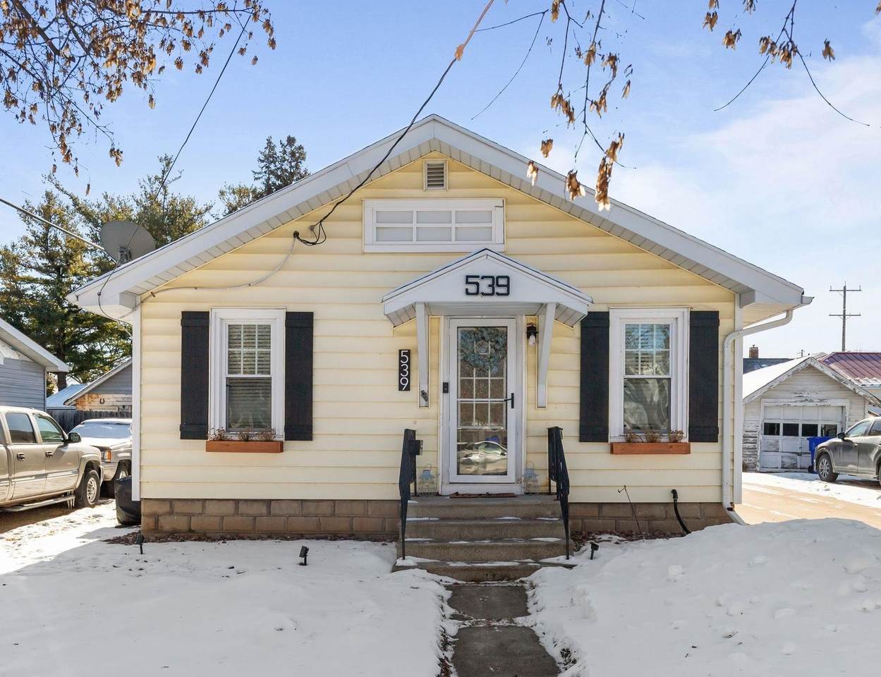 539 Brewster Street - Photo 1