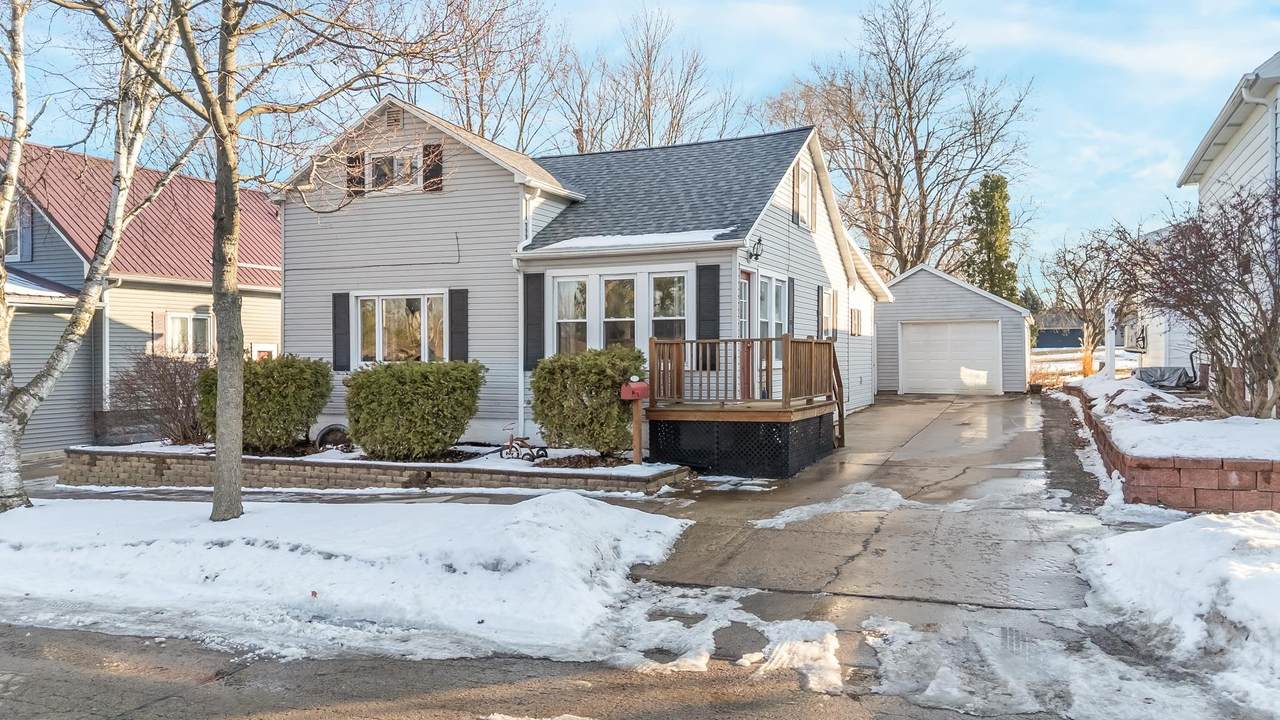 624 Quincy Street - Photo 1