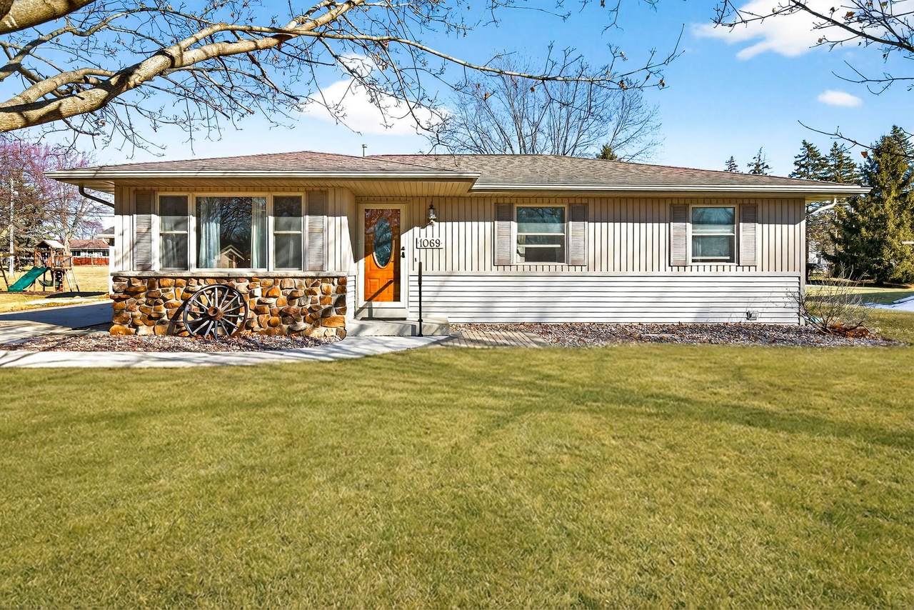 1069 Martin Avenue - Photo 1