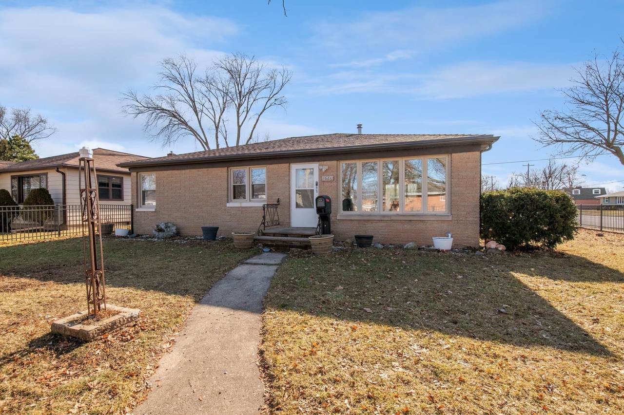 1626 Lilac Street - Photo 1