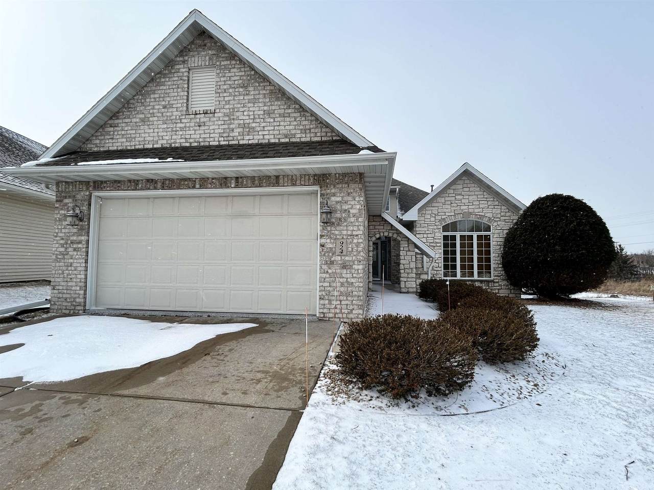 924 Pondview Court - Photo 1