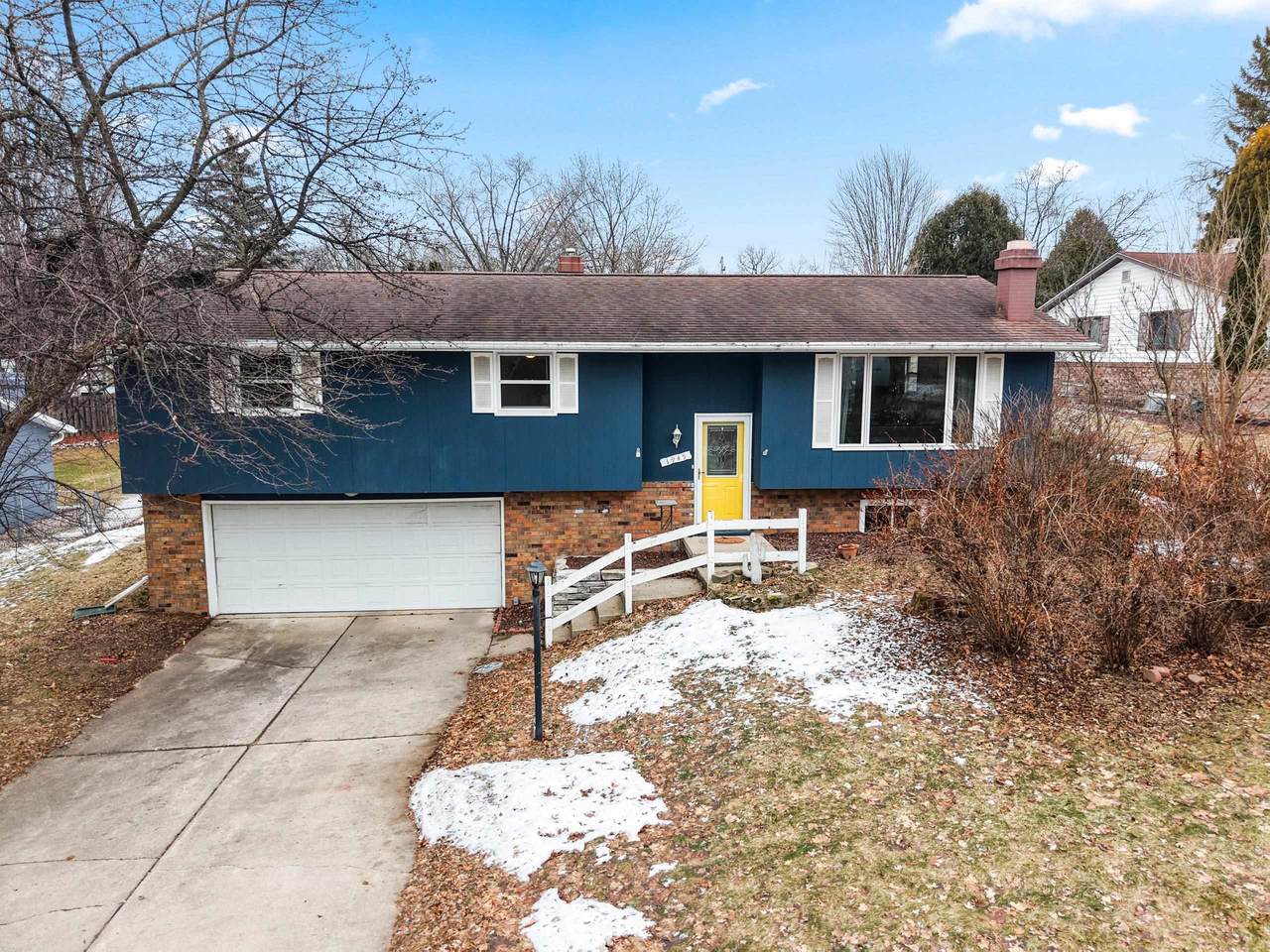 1945 Everbreeze Road - Photo 1