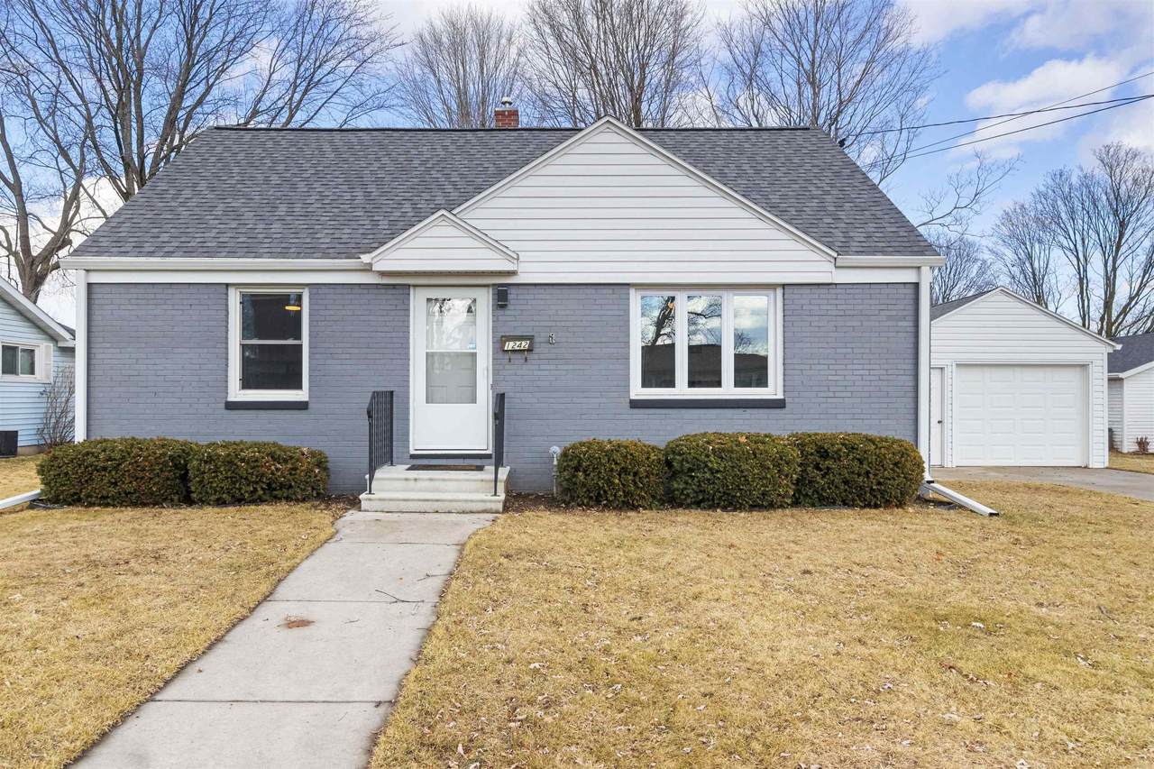 1242 Langlade Avenue - Photo 1