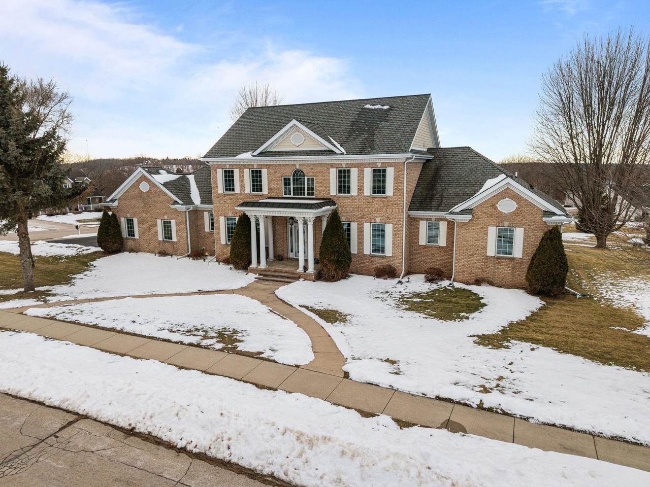 632 Cambridge Drive - Photo 1