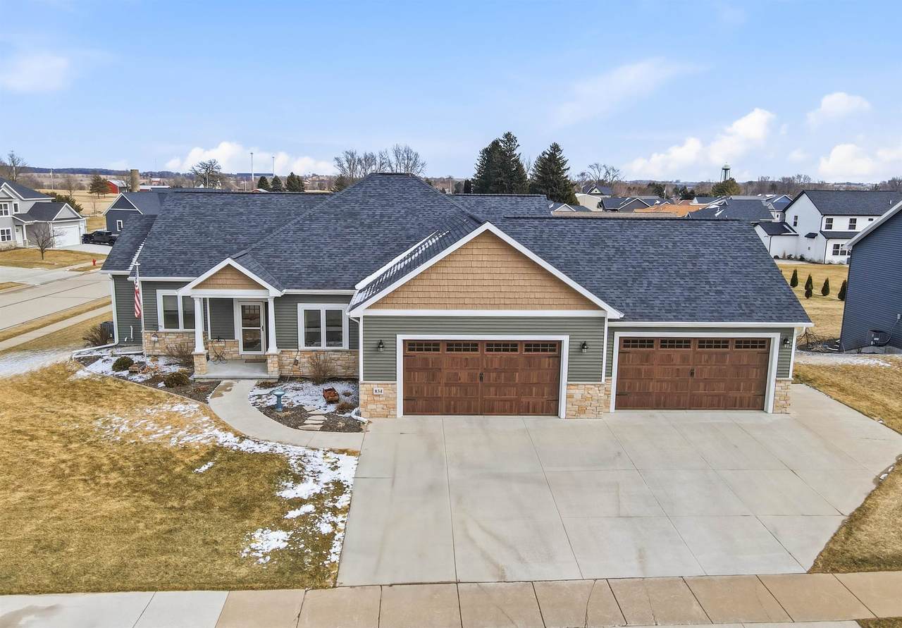 834 Evergreen Drive - Photo 1