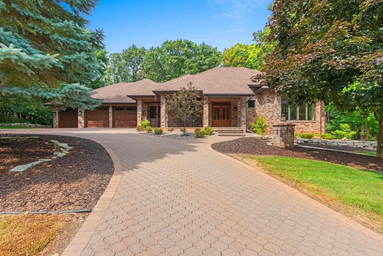 2920 Parkwood Drive - Photo 1