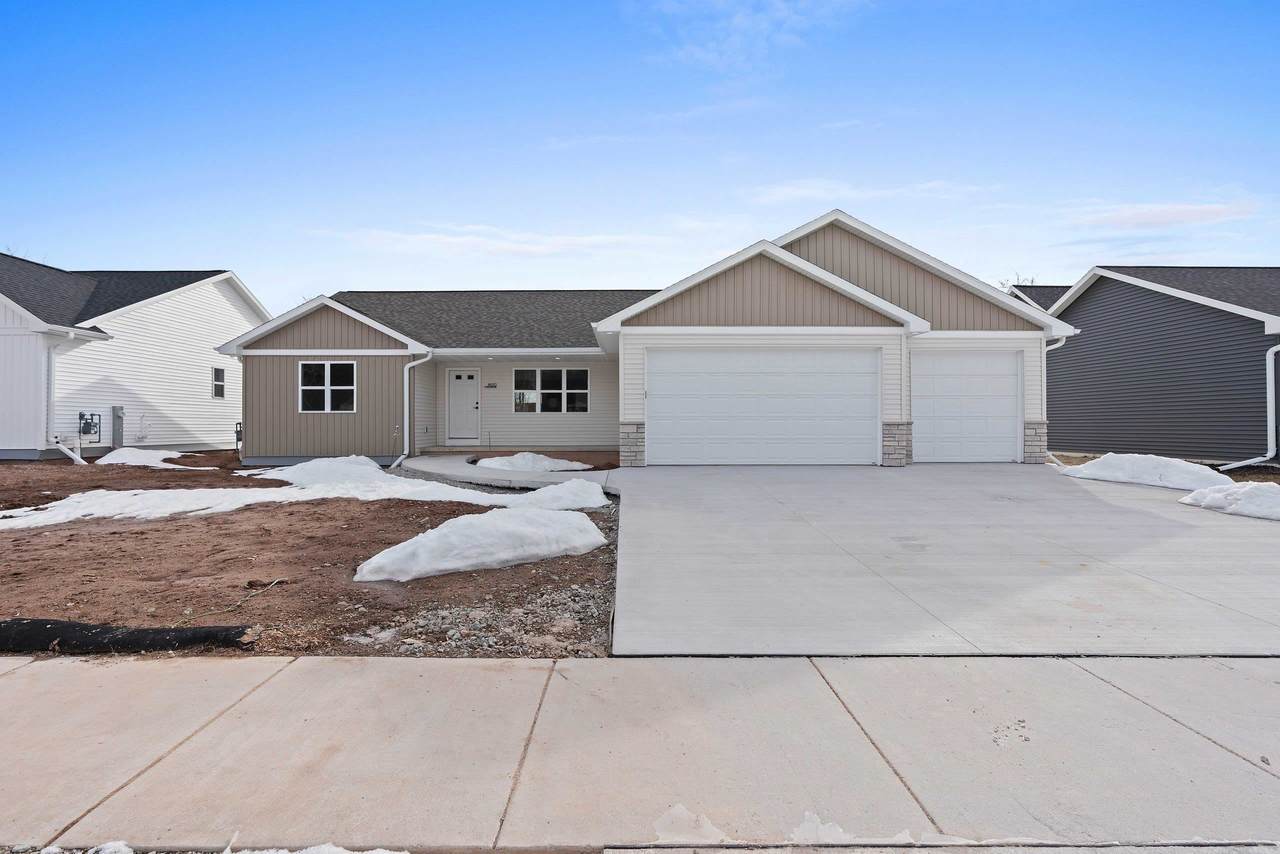 N9272 Constellation Drive - Photo 1