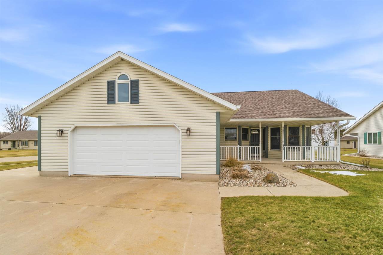 405 Hawthorne Drive - Photo 1