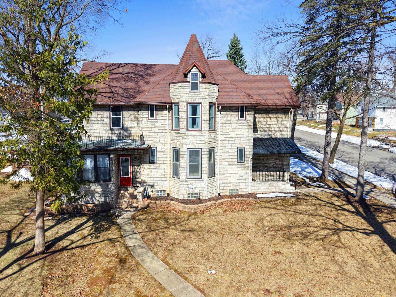 205 5TH Street - Photo 1