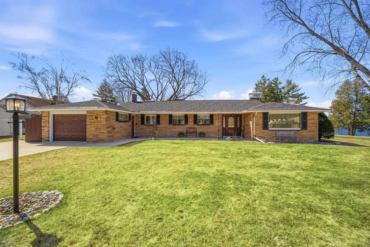 136 Circle Drive - Photo 1
