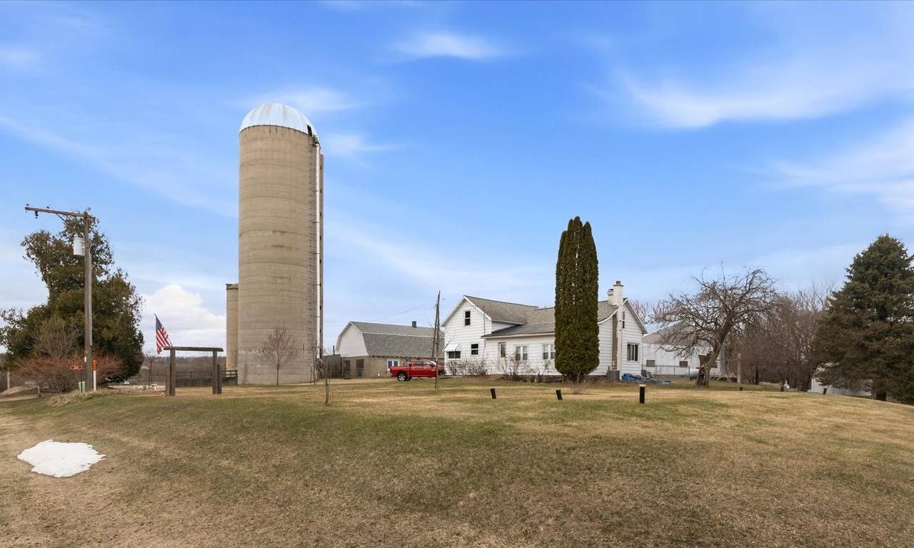 6864 County Rd J - Photo 1