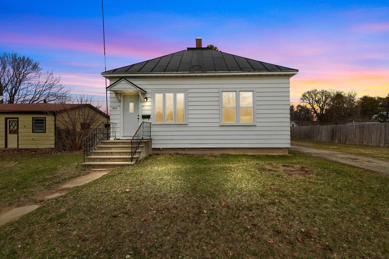 609 5TH Street - Photo 1