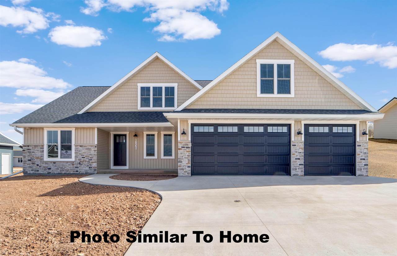 N8871 Killarney Way - Photo 1