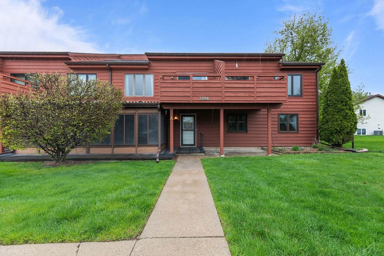 2206 Meadowbrook Court - Photo 1