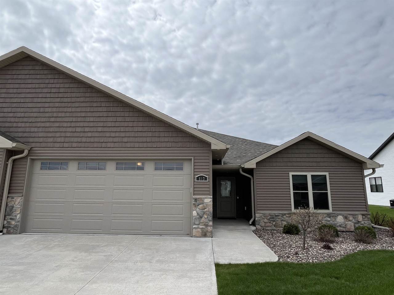 613 Hammen Court - Photo 1