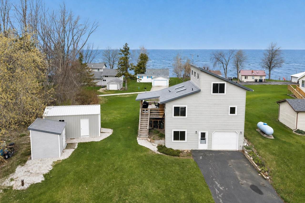 10890 Bayshore Road - Photo 1